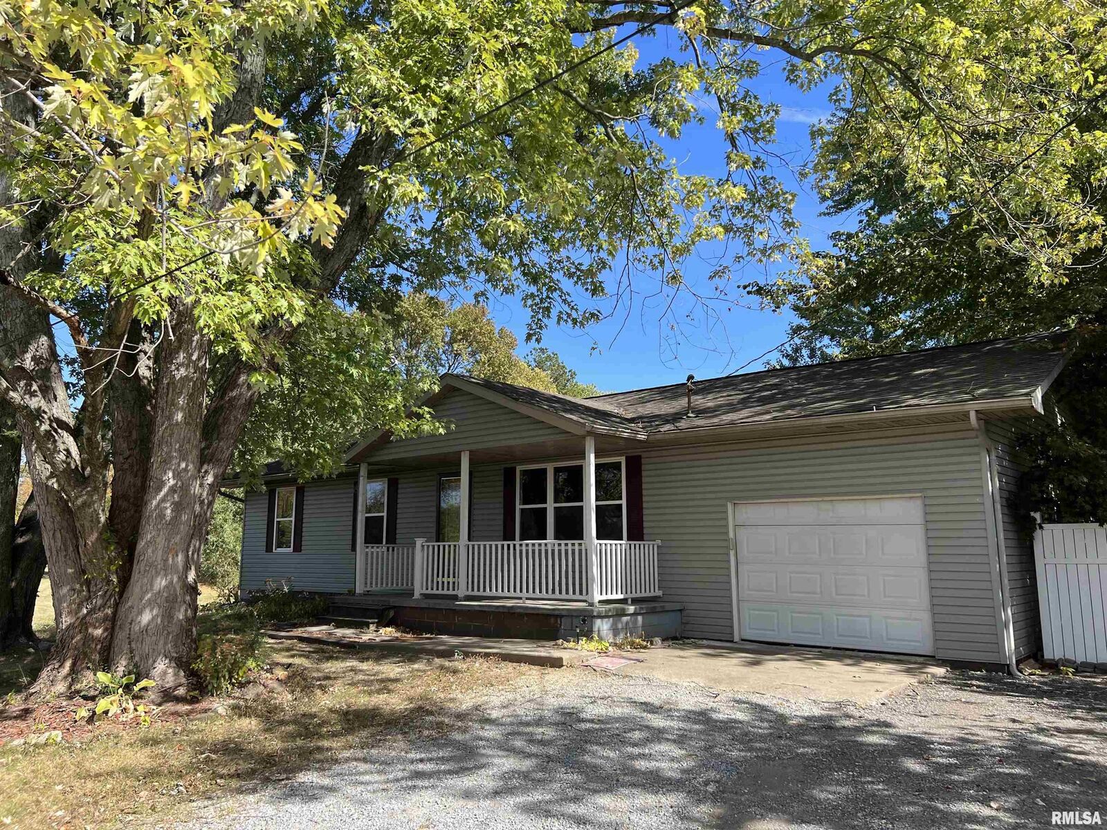 Property Photo: 10124 Highway 149 IL 62966