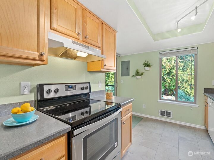 Property Photo:  4737 W Lake Sammamish Parkway SE A207  WA 98027 