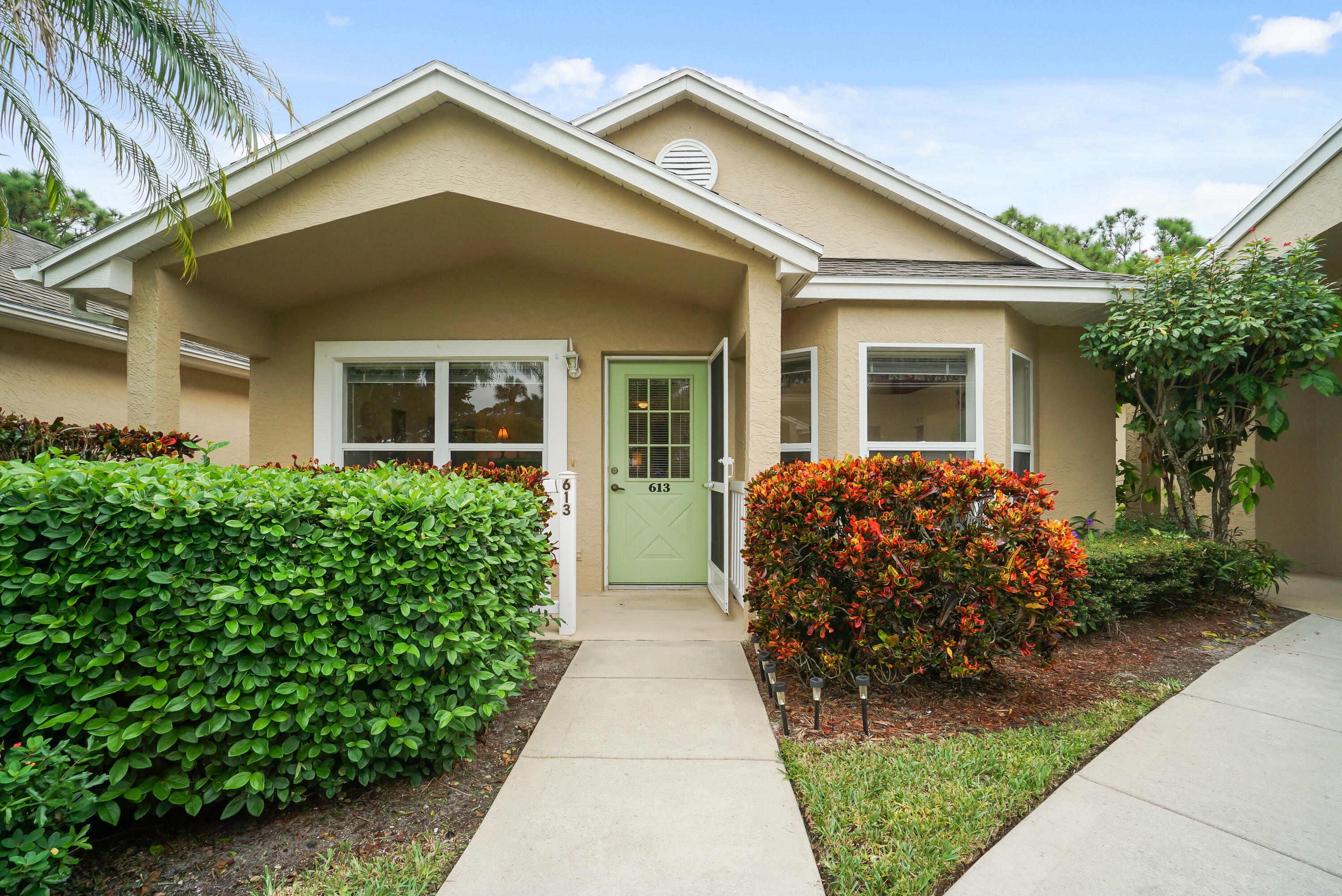 Property Photo:  613 NW San Remo Circle  FL 34986 