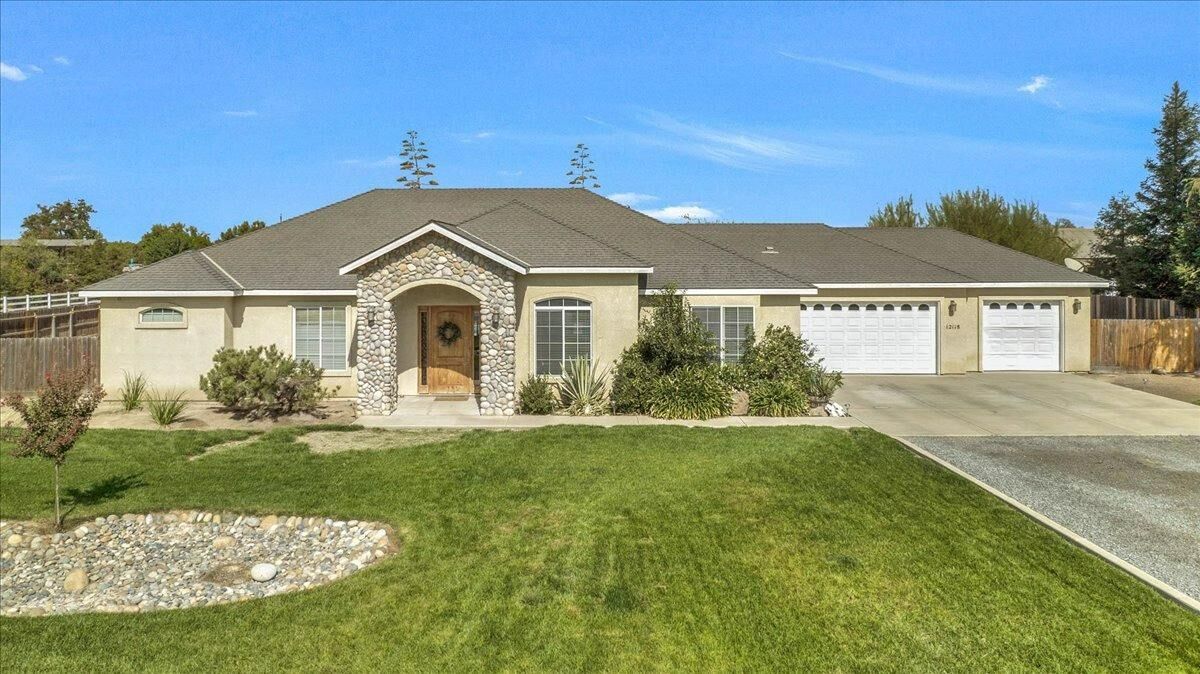 Property Photo:  12118 Bermuda Street  CA 93291 