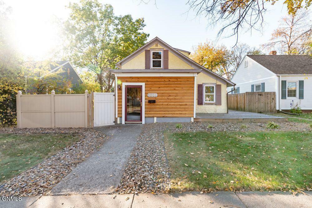 Property Photo:  1014 10th Street  ND 58501 