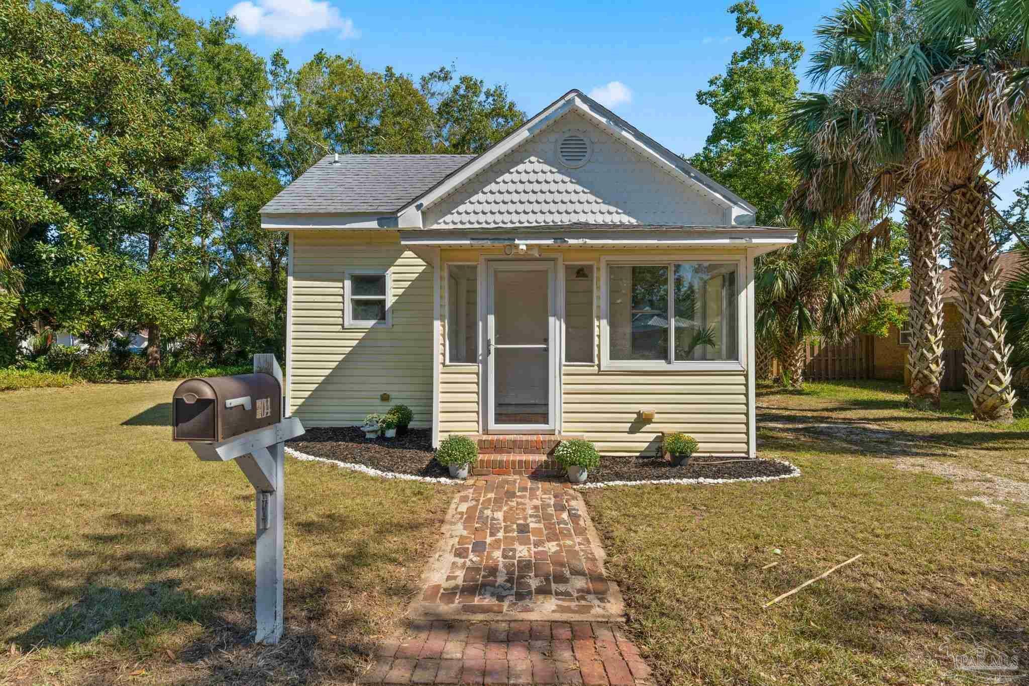 Property Photo: 704 S F St FL 32502
