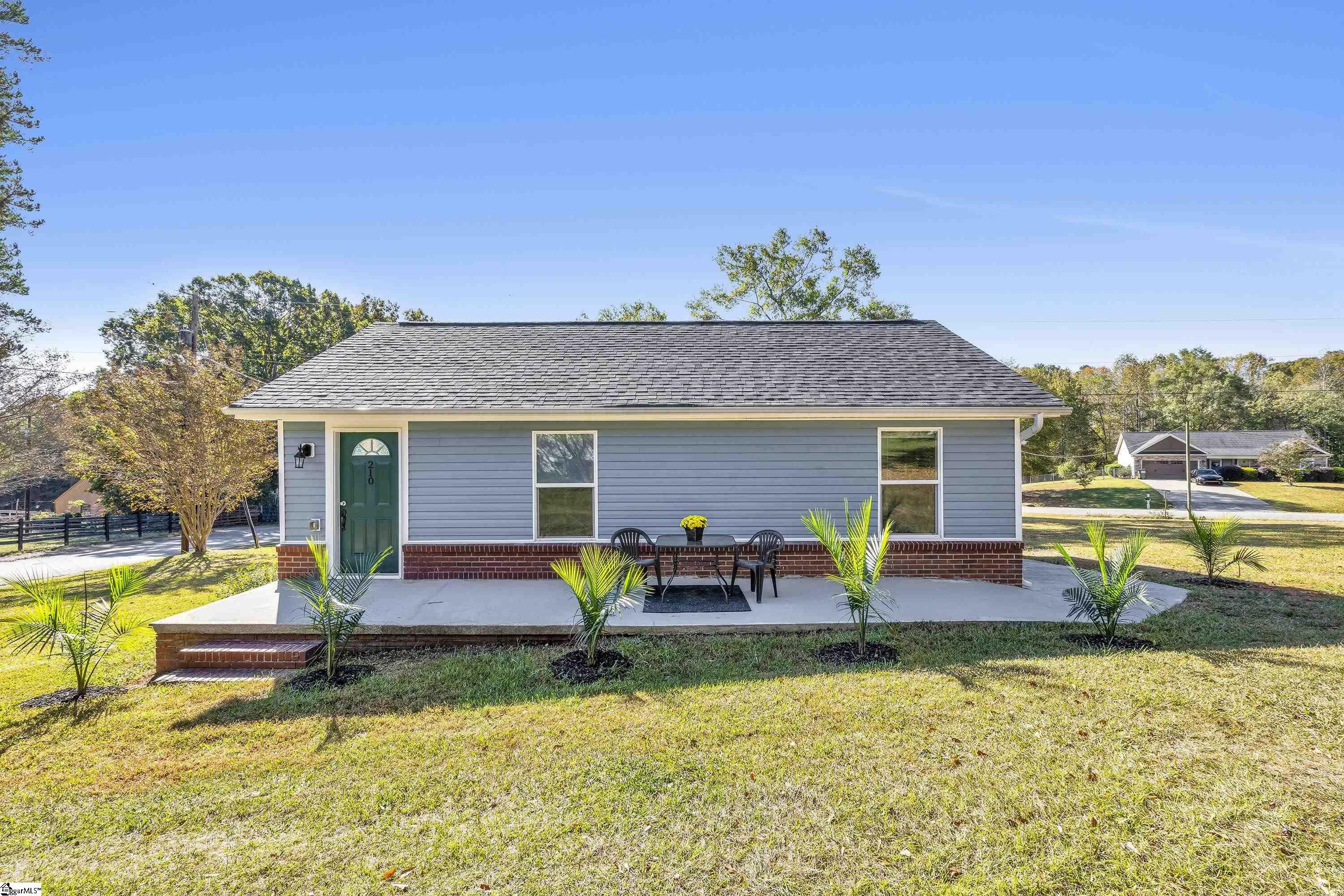 Property Photo:  210 S Circle Drive  SC 29673 