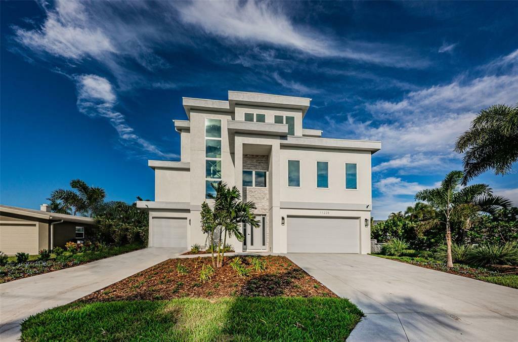 Property Photo: 11225 6th Street E FL 33706