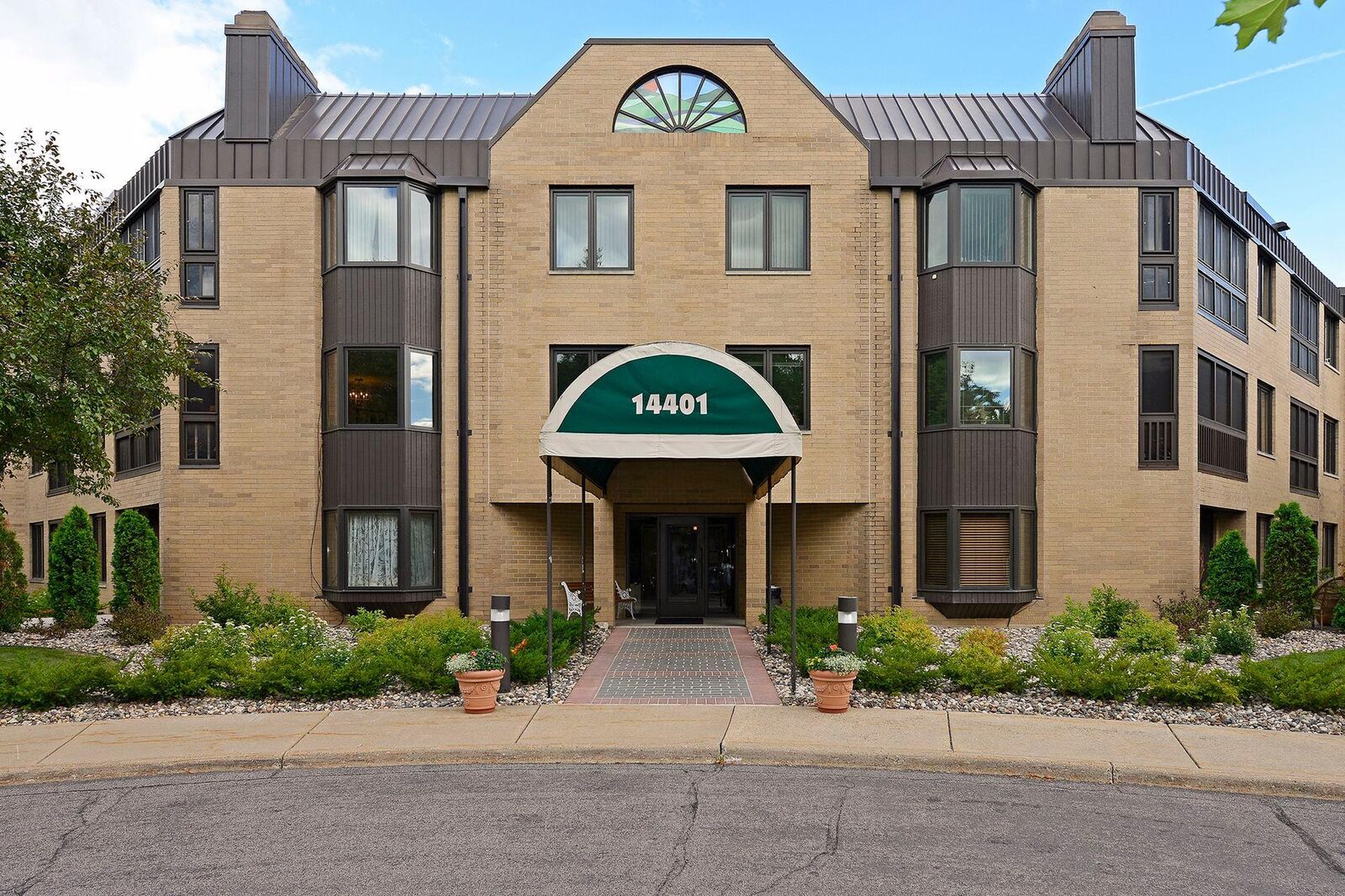 Property Photo:  14401 Atrium Way 122  MN 55345