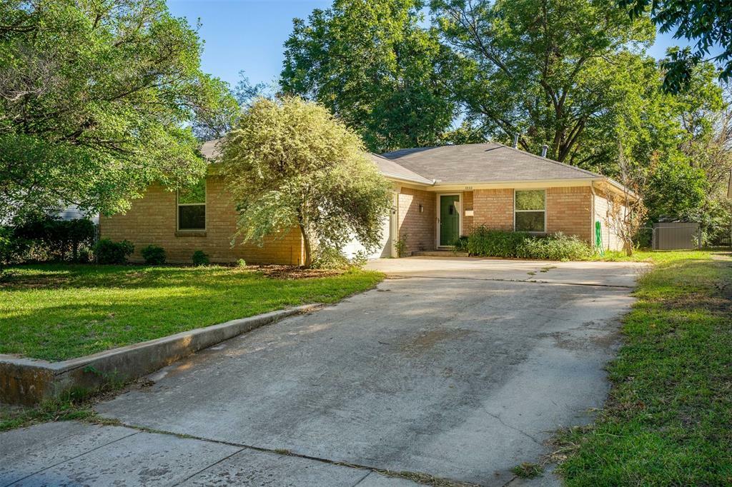 Property Photo:  1222 W Lovers Lane  TX 76013 