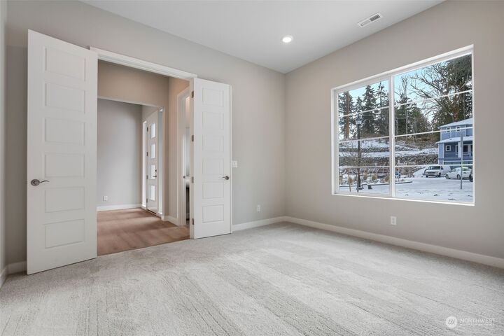 Property Photo: 3710 NE 27th Place 10 WA 98059