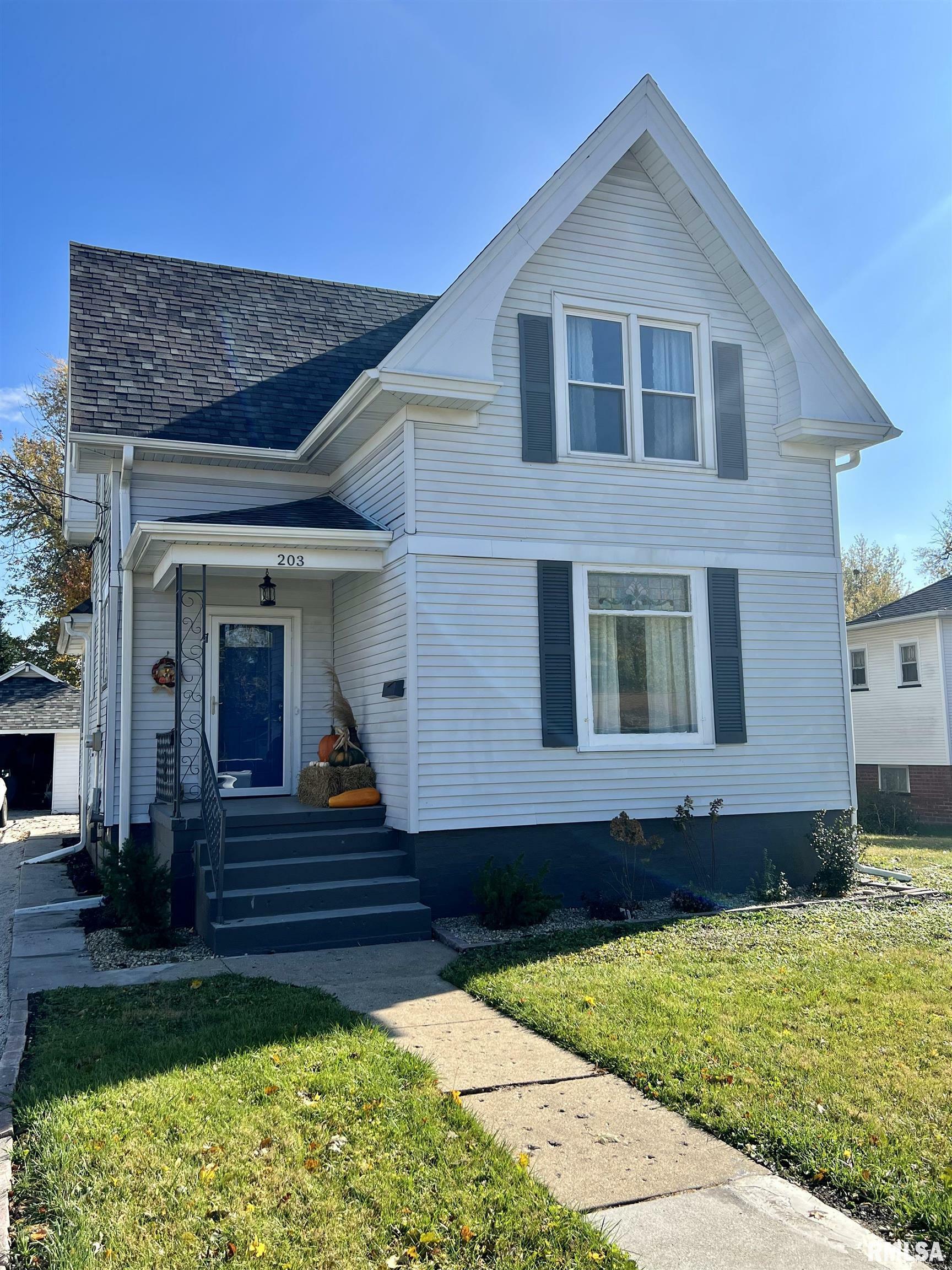 Property Photo:  203 N Arthur Avenue  IL 61401 