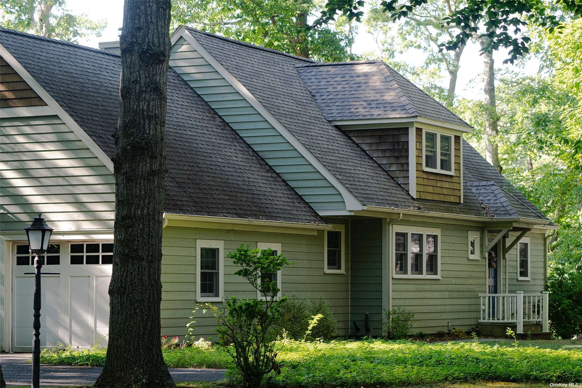 Property Photo:  1225 Long Creek Drive  NY 11971 