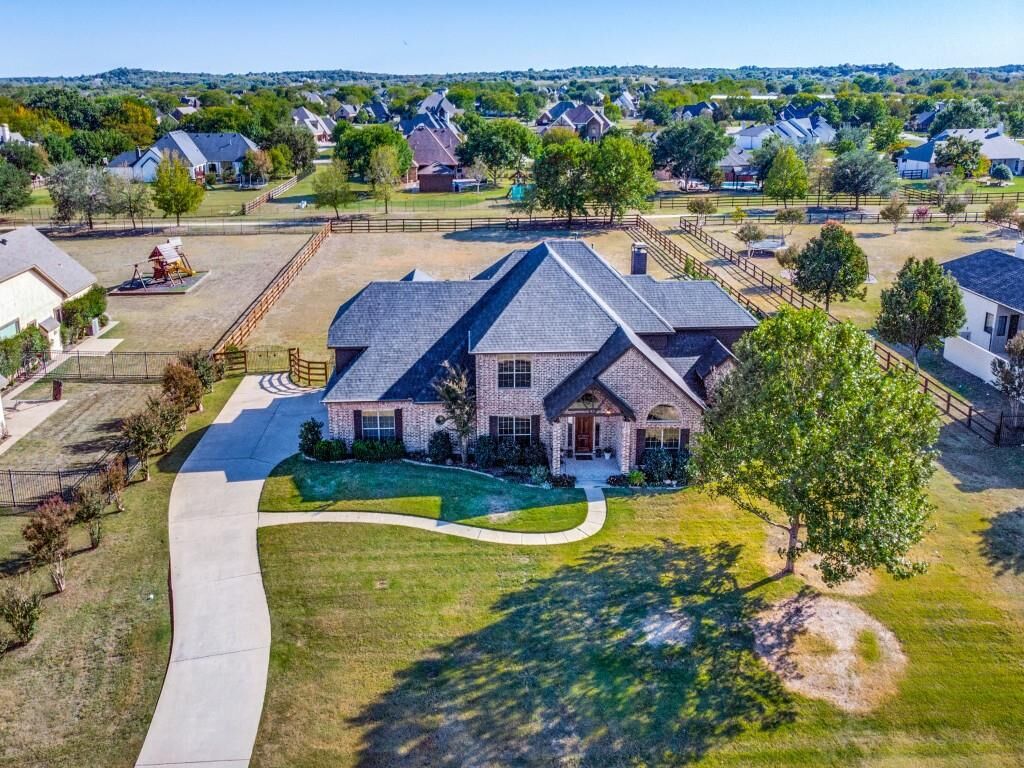 Property Photo: 2305 Chipping Campden Road TX 76226