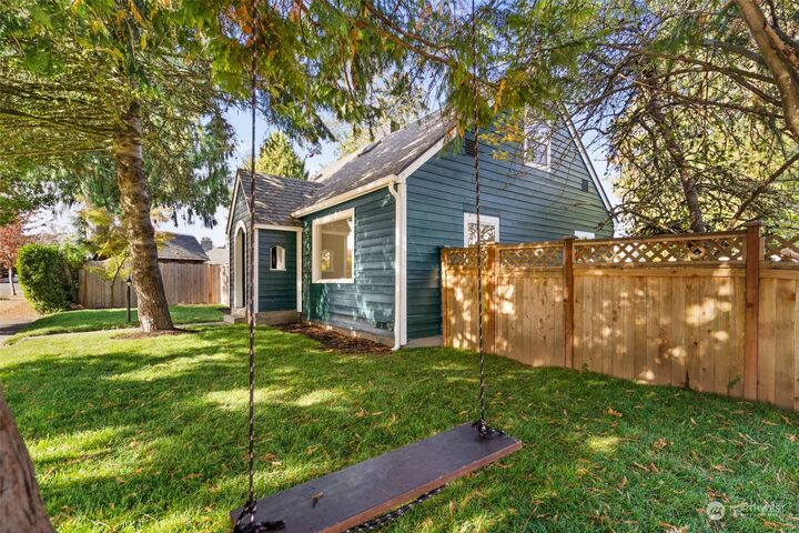 Property Photo: 1504 7th Avenue SW WA 98502