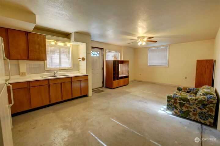 Property Photo: 207 E Dewberry Avenue WA 98841