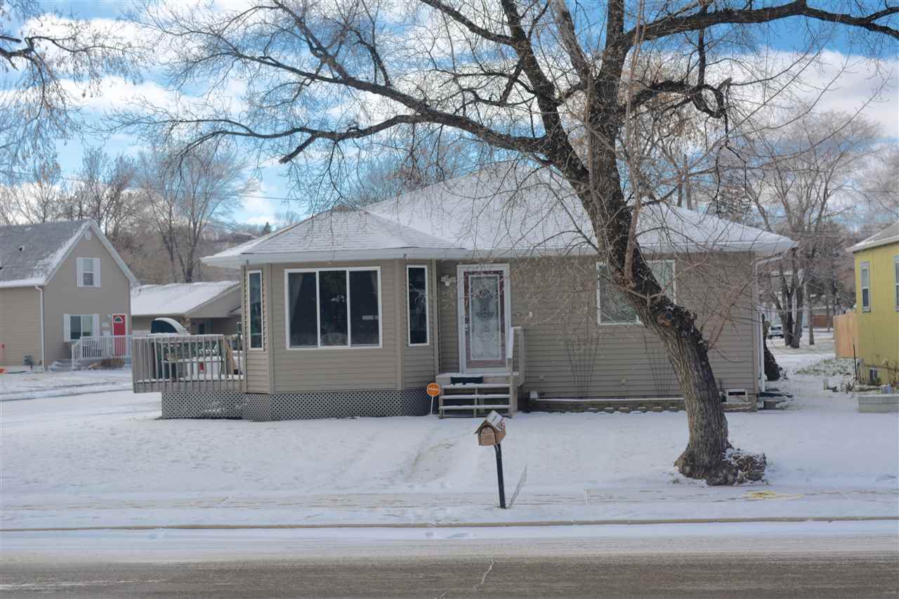 Property Photo:  432 15th Street SE  ND 58701 