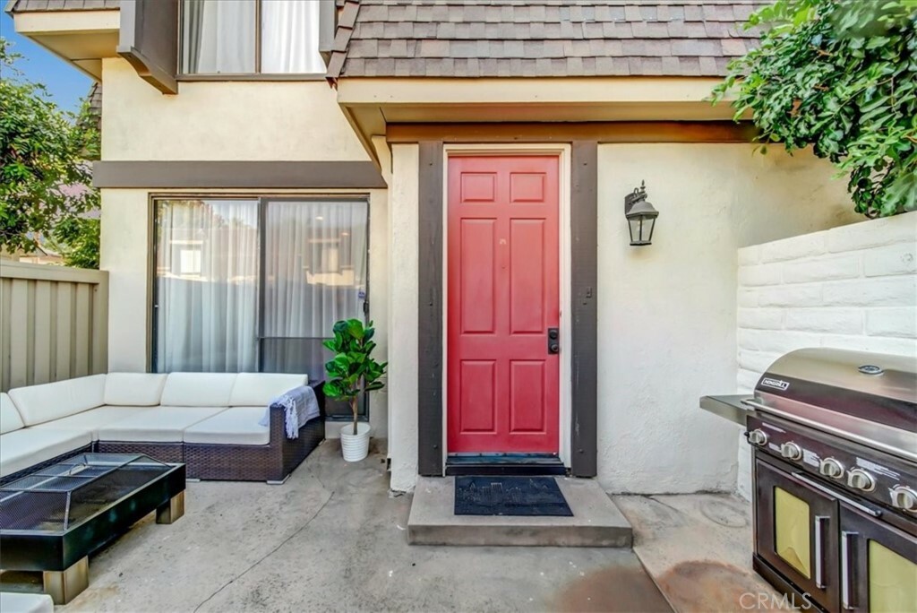Property Photo: 820 N Stoneman Avenue 1 CA 91801