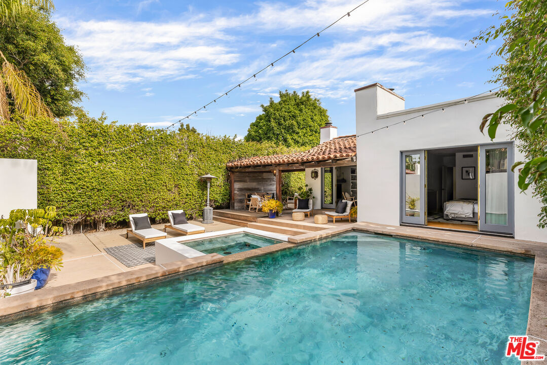 Property Photo: 440 Westbourne Dr CA 90048