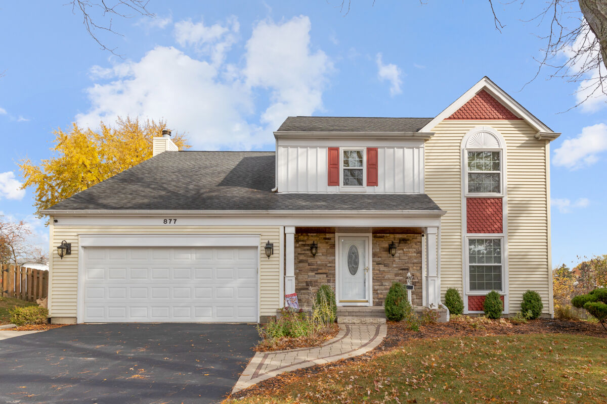 Property Photo:  877 Burning Trail  IL 60188 