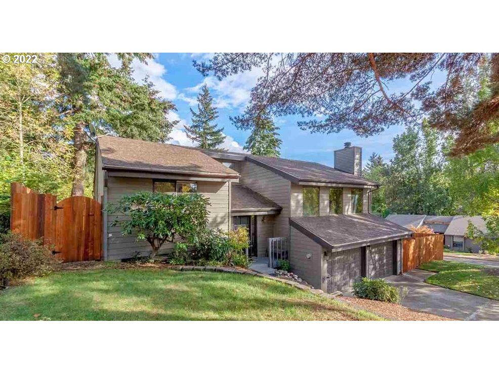 Property Photo:  1304 NW Lee Ann Ct  OR 97304 