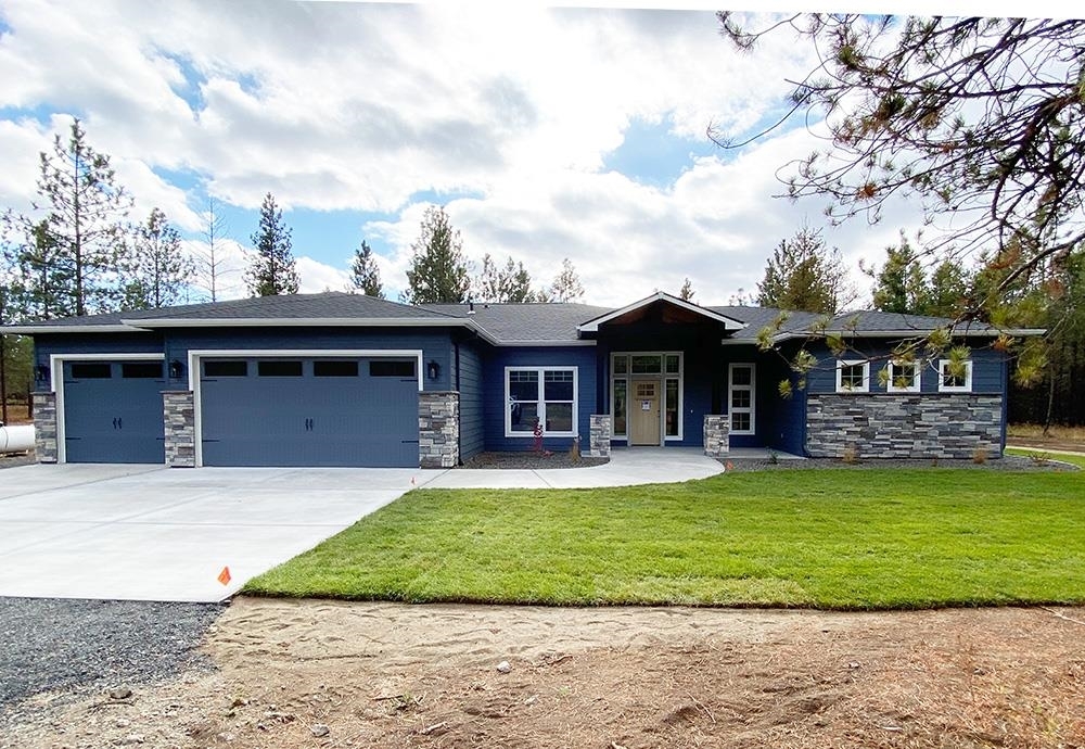Property Photo: 909 W Findley Ln WA 99006