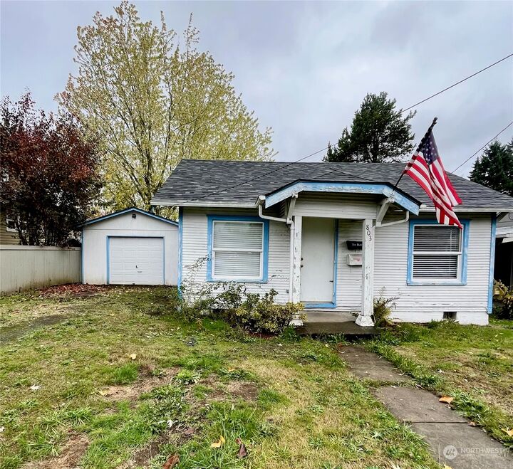 Property Photo: 803 N 7th Avenue WA 98626