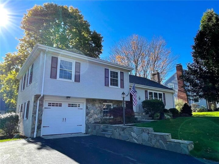 28 Knoll Crest Dr  Cumberland RI 02864 photo
