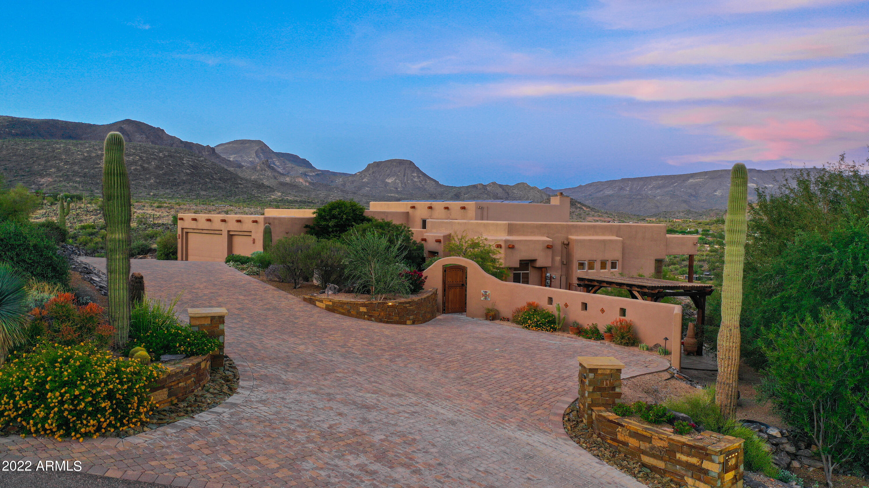 Property Photo: 5040 E Rockaway Hills Drive AZ 85331