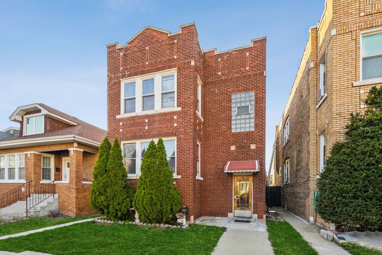 Property Photo: 3052 N Parkside Avenue IL 60634