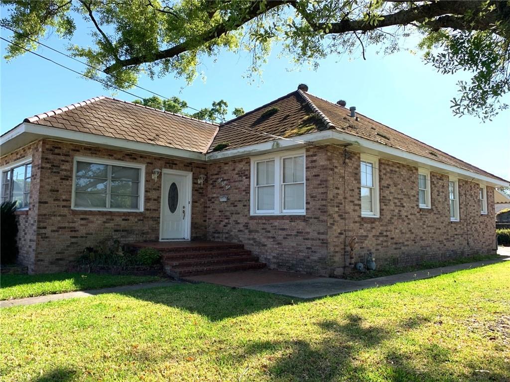 Property Photo: 555 Avenue E Avenue LA 70094