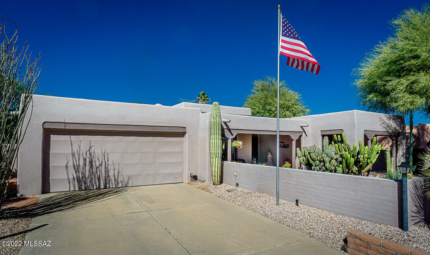 Property Photo:  120 W Calle Escudilla  AZ 85614 