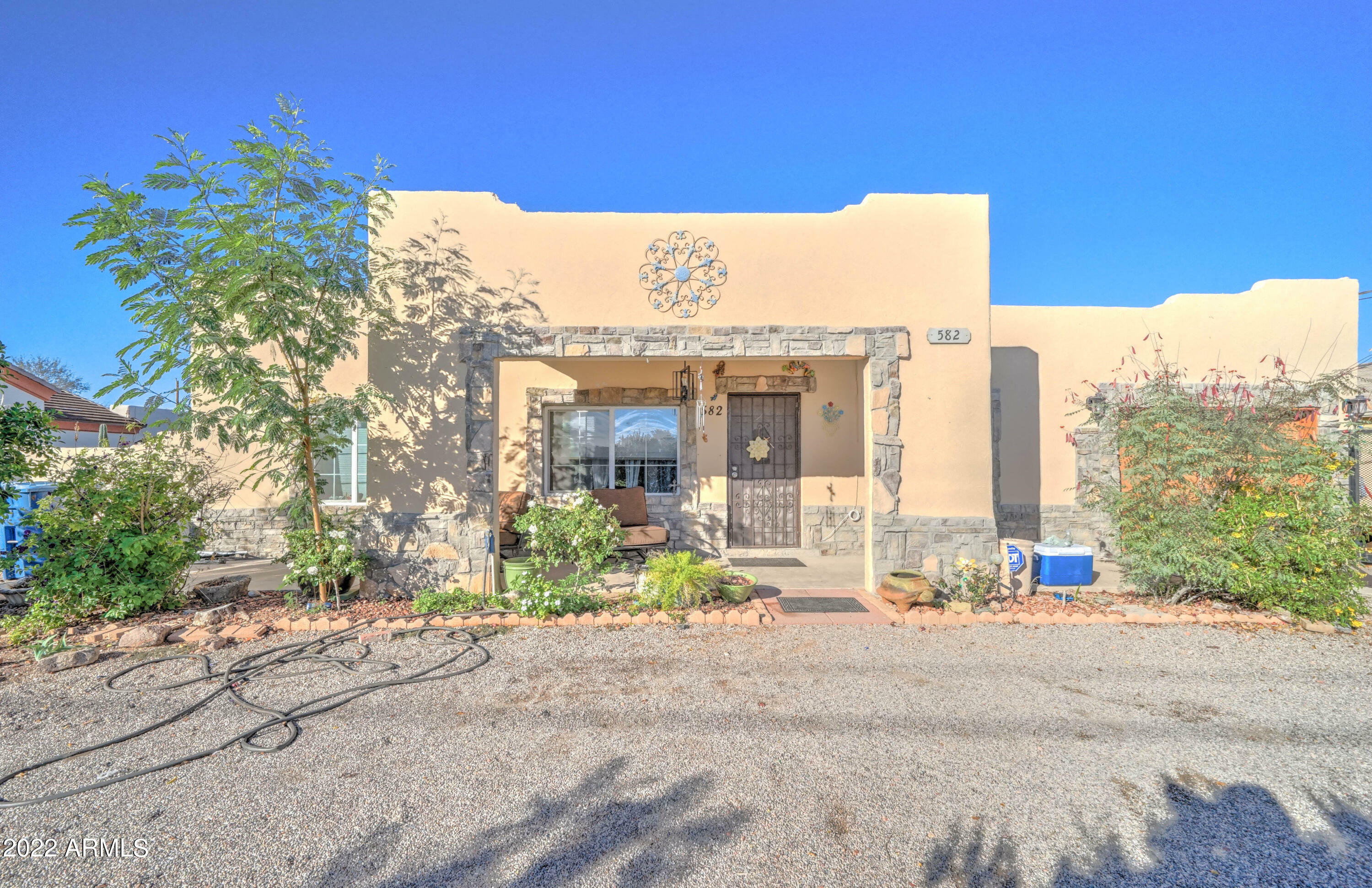 Property Photo:  582 S Main Drive  AZ 85120 