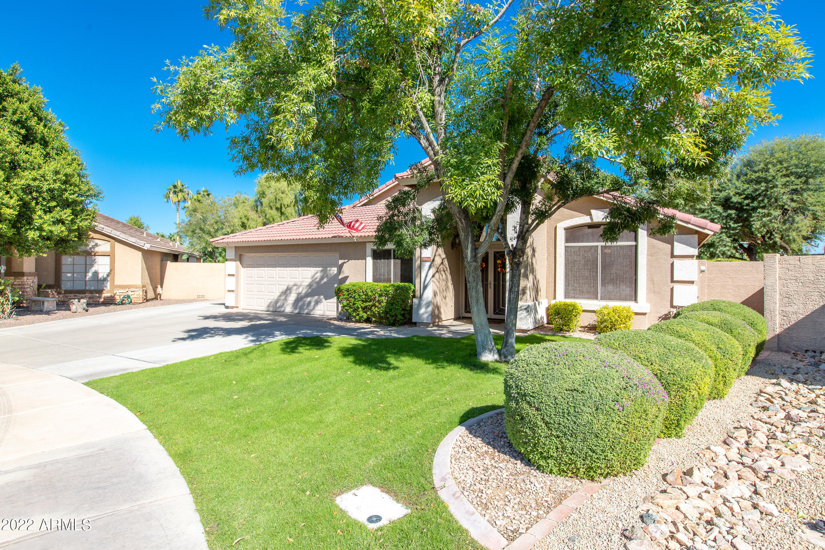 Property Photo: 1864 E Smoke Tree Road AZ 85296