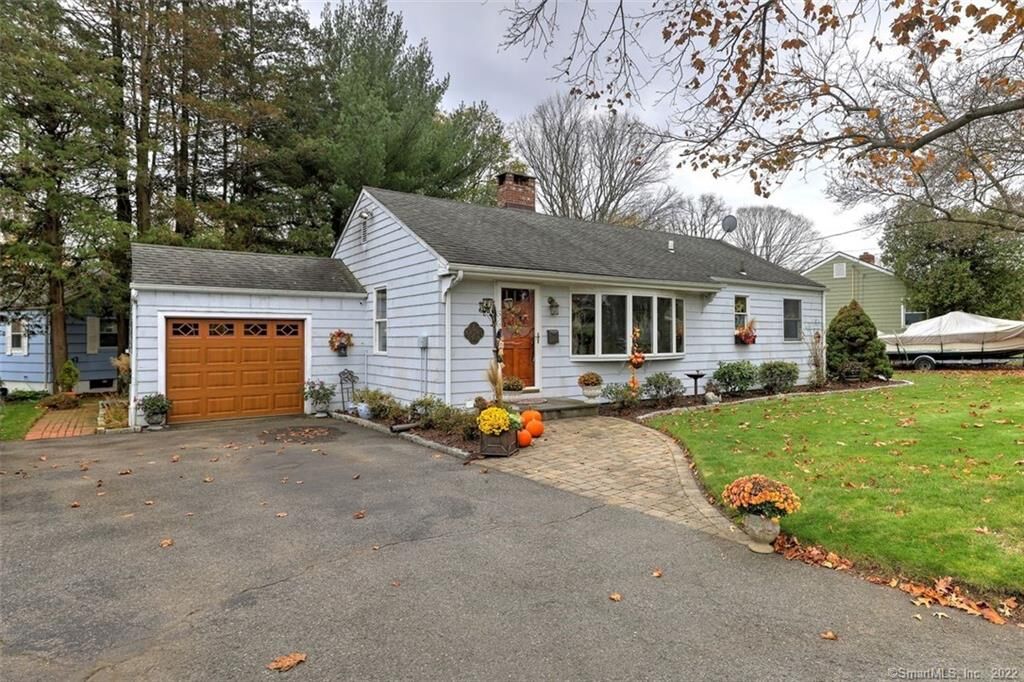 Property Photo: 6 Knollwood Road CT 06460