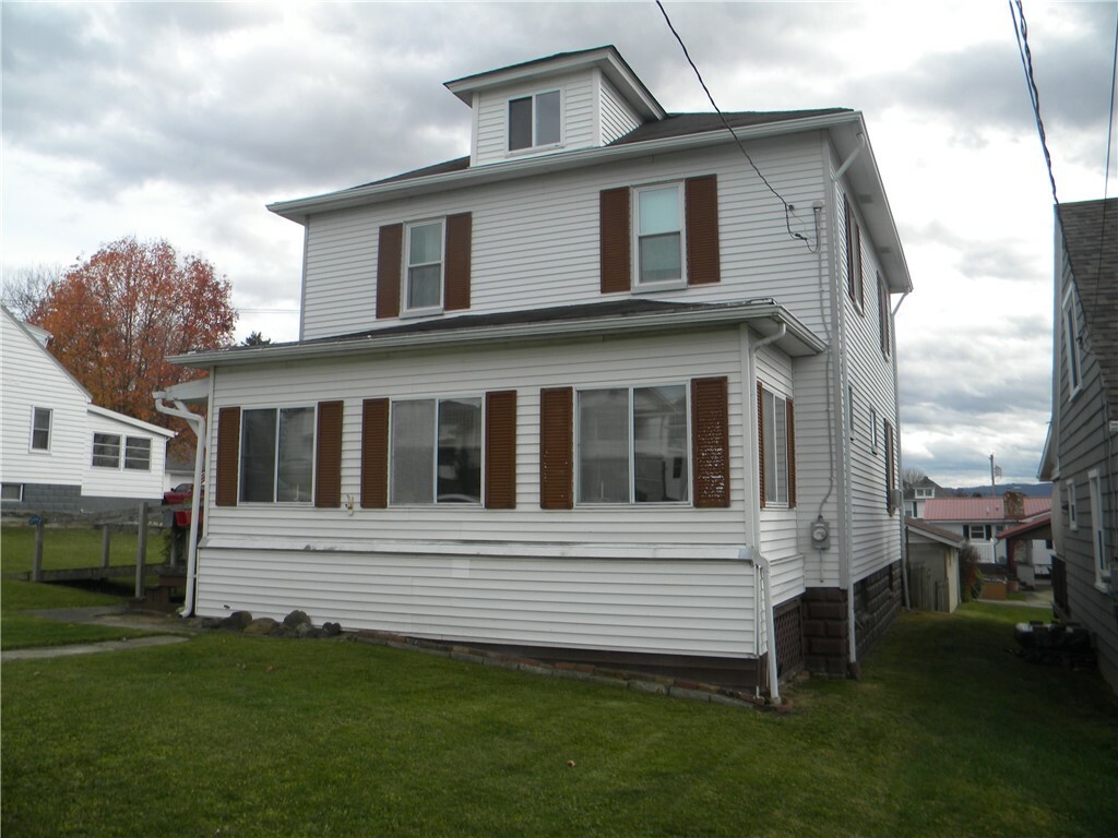 Property Photo:  505 S Grove  PA 15683 