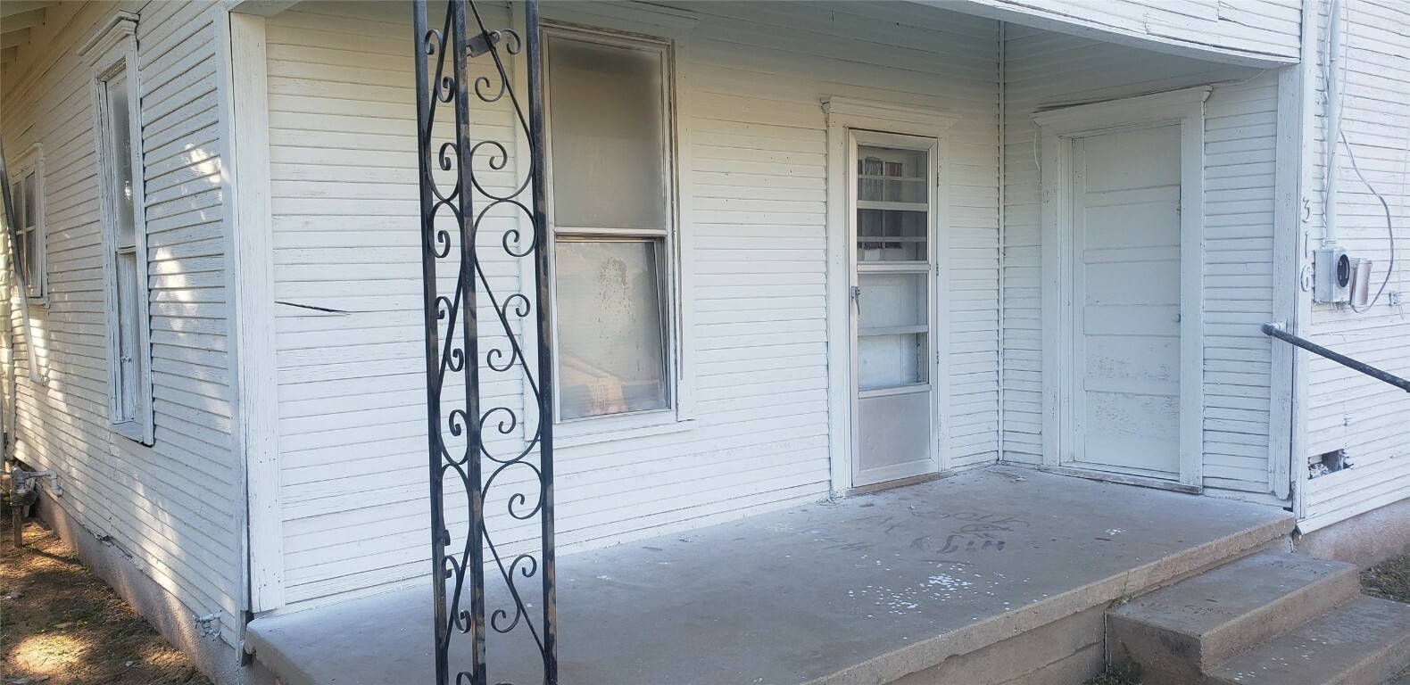 Property Photo:  316 N 16th Street  TX 79245 