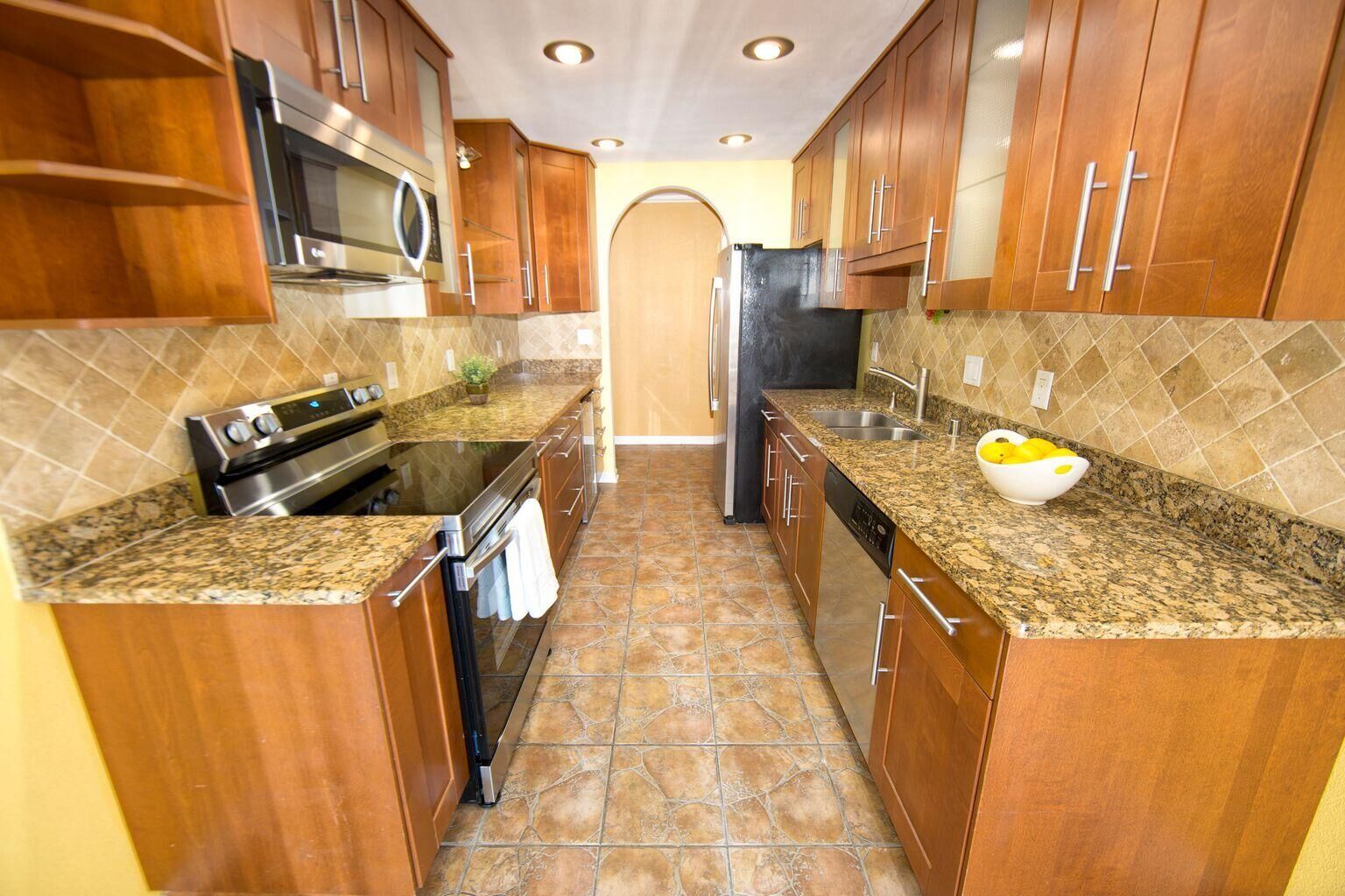 Property Photo:  825 E Henry Clay St 201  WI 53217 