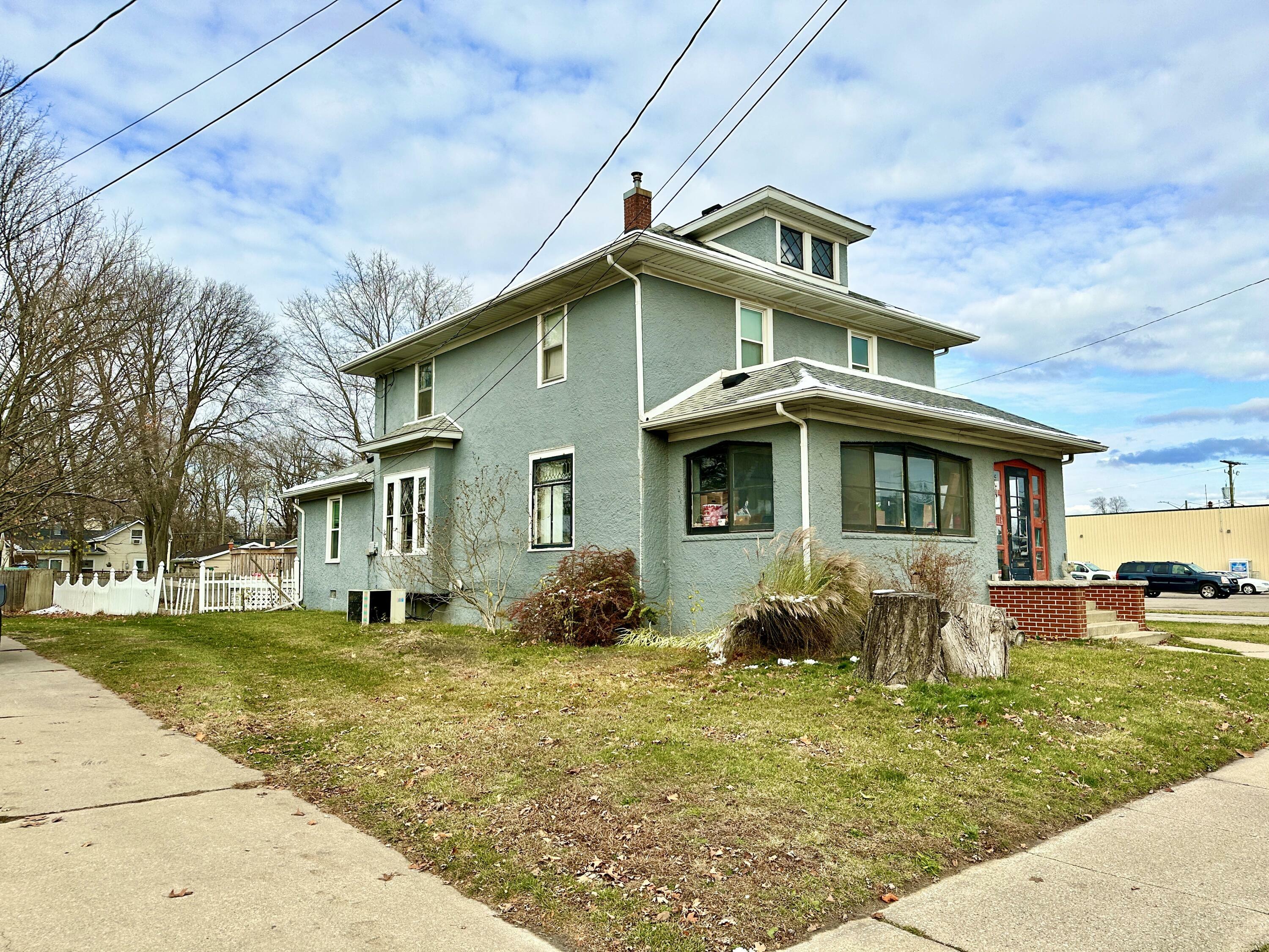 Property Photo:  116 W Delaware Street  MI 49045 