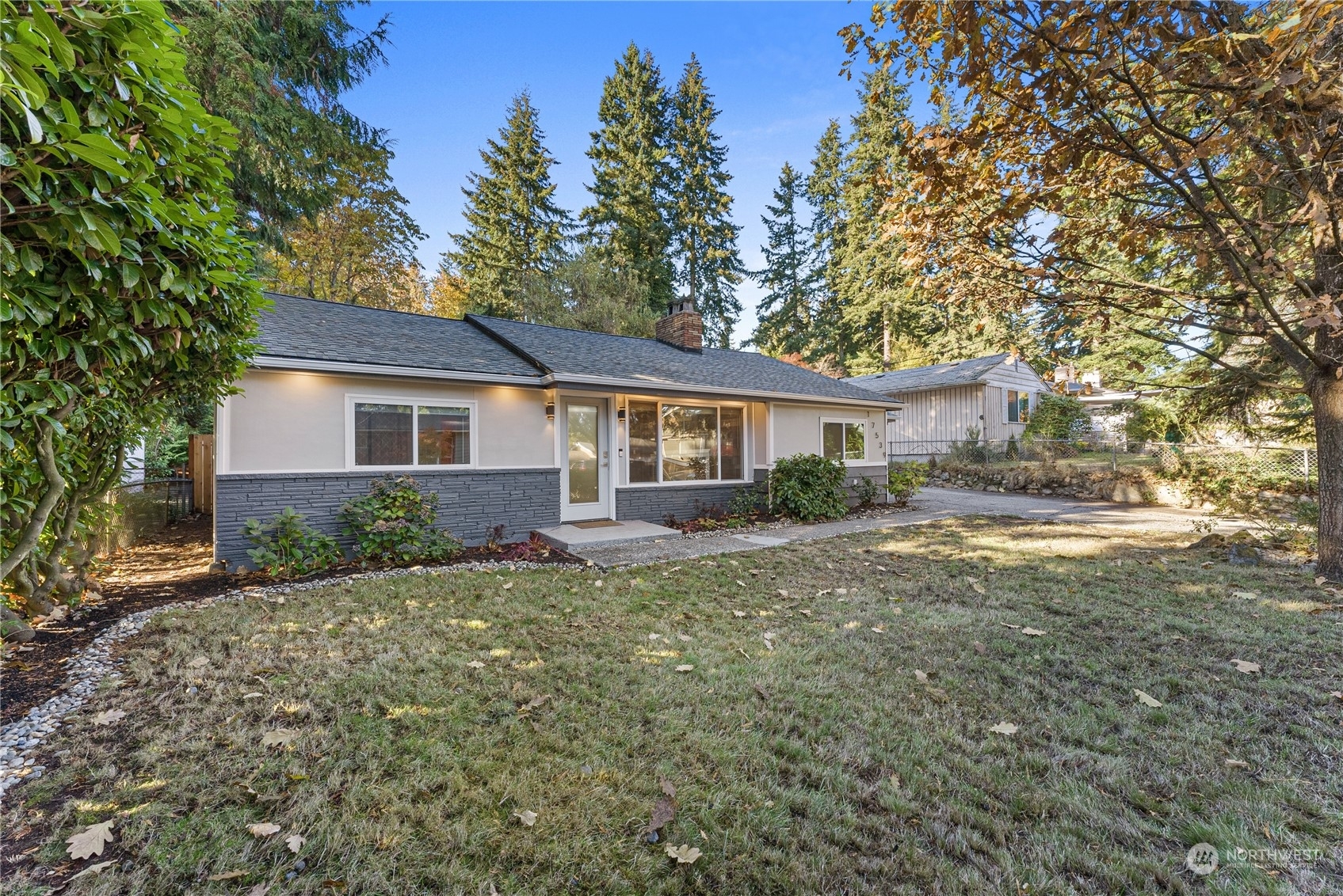 Property Photo:  17539 Wallingford Avenue N  WA 98133 