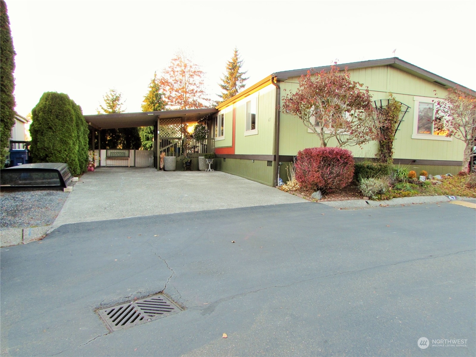 Property Photo: 704 87th Avenue NE Sp 47 WA 98258