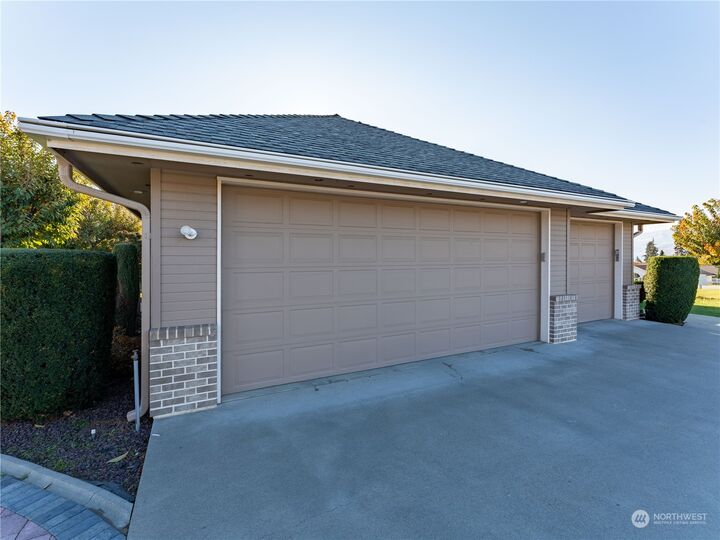 Property Photo:  644 Briarwood Terrace  WA 98802 