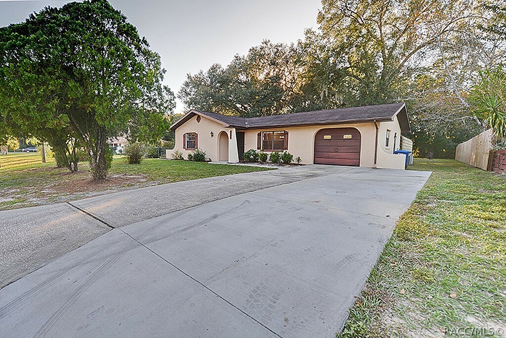 Property Photo:  1029 W Bucknell Avenue  FL 34450 