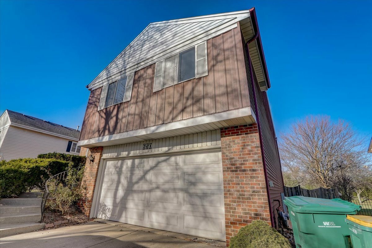 Property Photo: 650 Buckthorn Terrace IL 60089