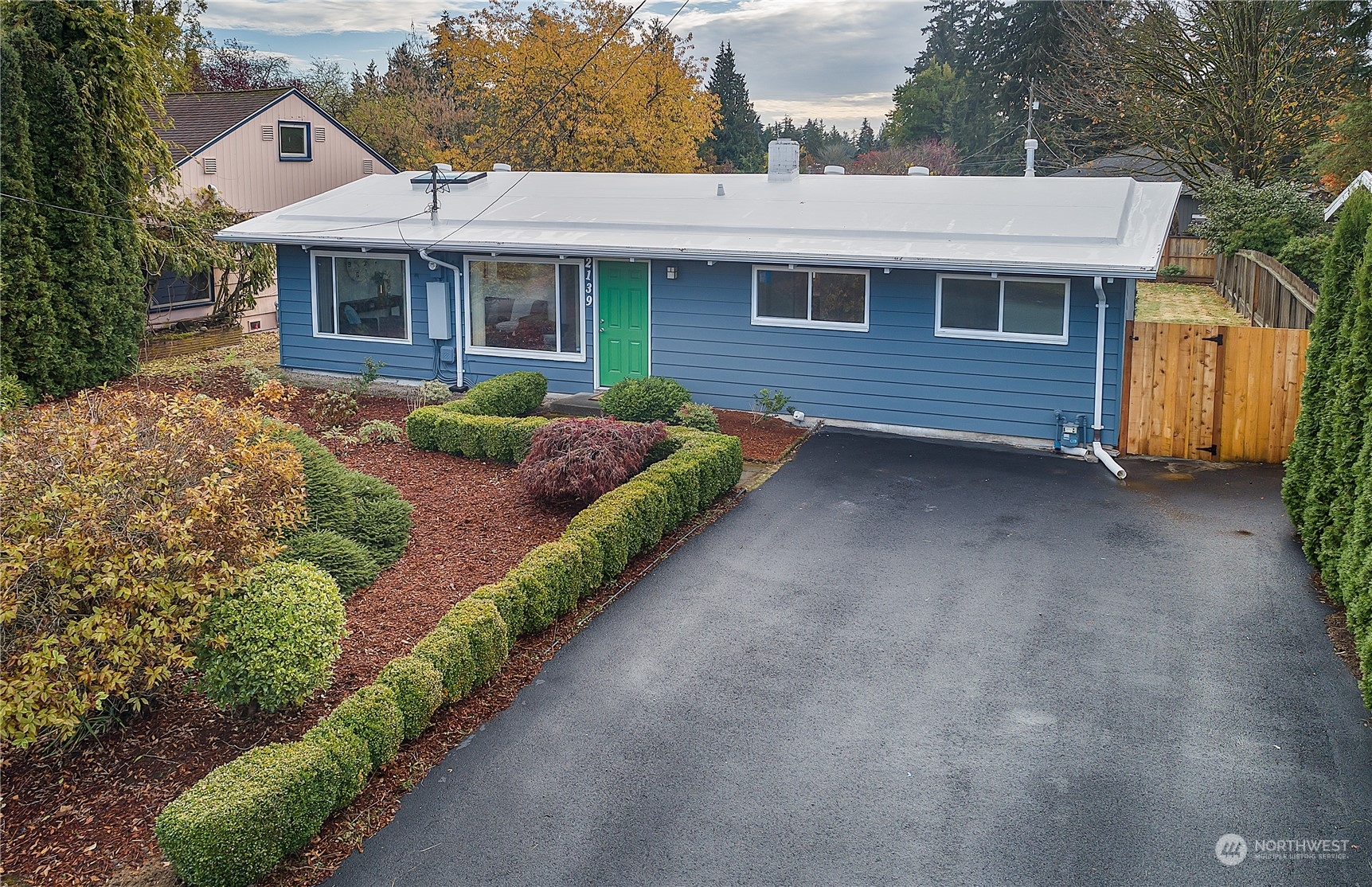 Property Photo:  2139 N 193rd Street  WA 98133 