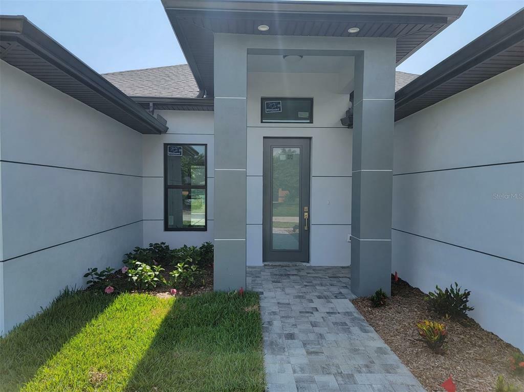 Property Photo: 420 SW 29th Avenue FL 33991