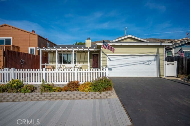 Property Photo: 537 S. Ocean Avenue CA 93430