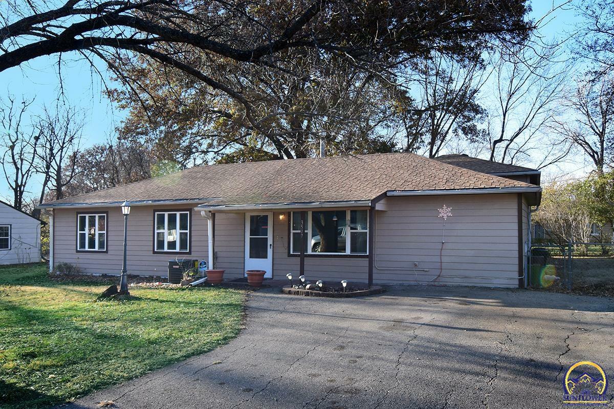 Property Photo:  3517 SW Mayo Ave  KS 66611 