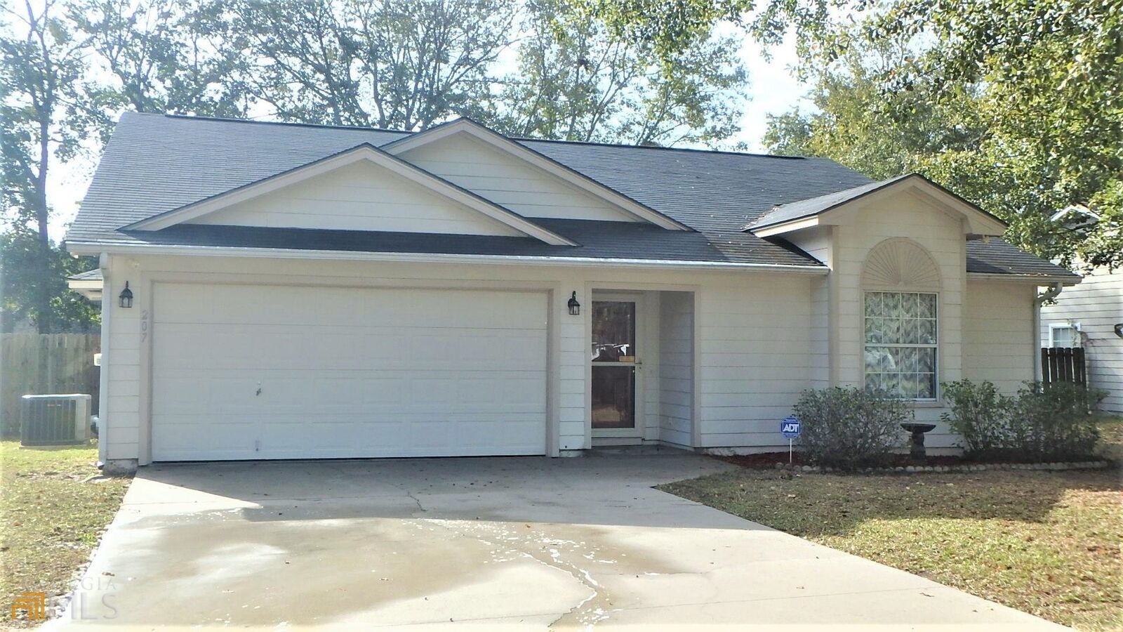 Property Photo: 207 Royal Pines Way GA 31548
