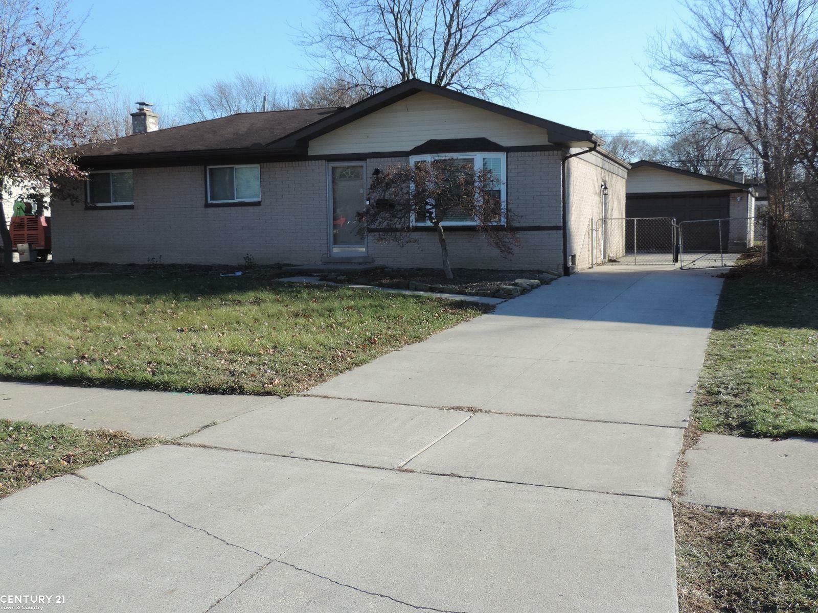 Property Photo:  8812 Hamilton East Dr  MI 48313 