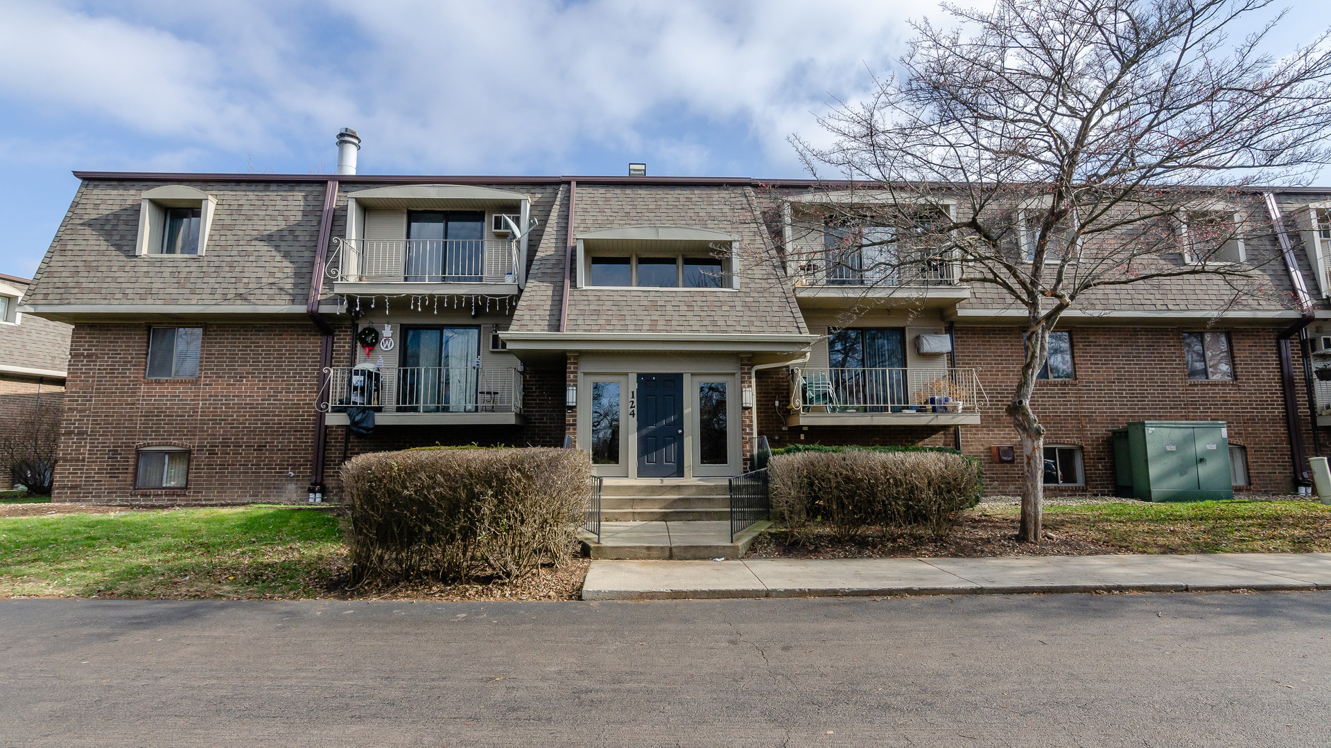 Property Photo: 114 E Bailey Road H IL 60565