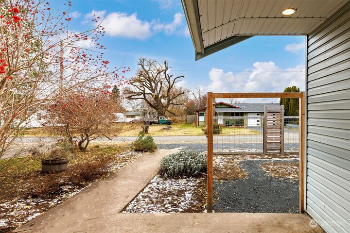 Property Photo:  2828 Madrona Street  WA 98225 
