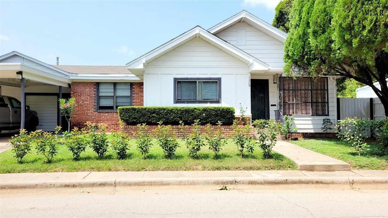 Property Photo: 1628 Pearl Avenue TX 76301