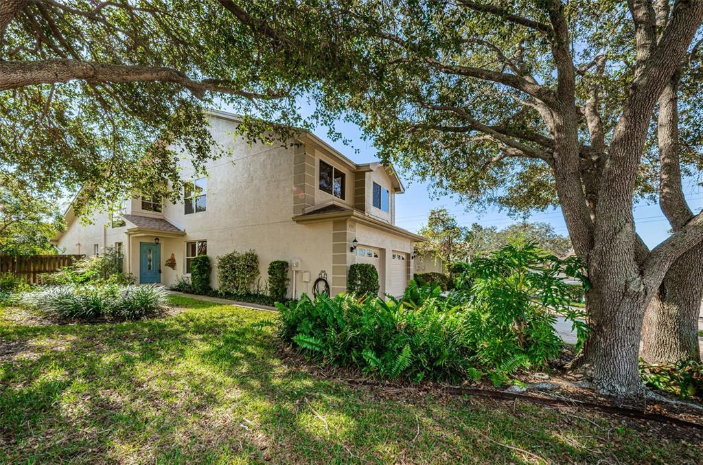Property Photo: 2515 W Brook Lane FL 33761